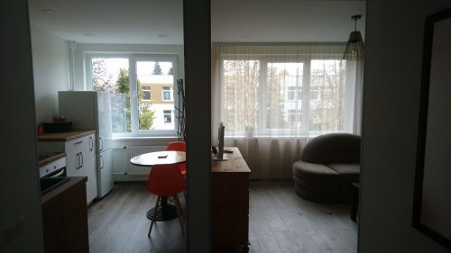 Naujoji Akmenė, butas centre